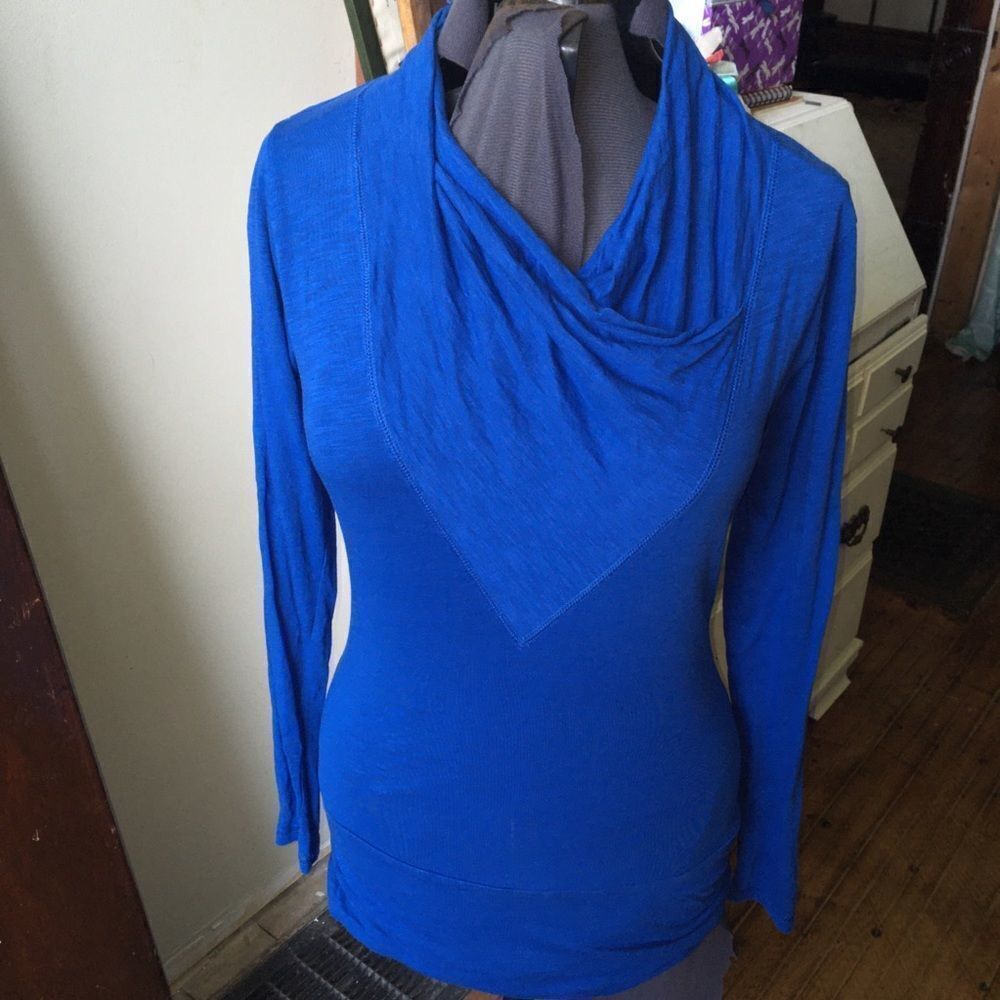 Lucy tech SP v-neck ruched athletic top